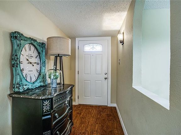5th image of 2925 Chancellor Dr