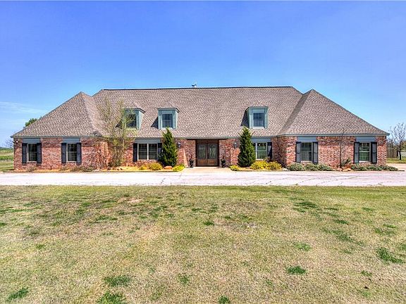 2nd image of 15700 Greenwood Cir