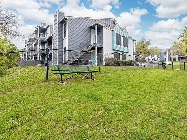 Woodhollow Apartment Homes — Photo 16