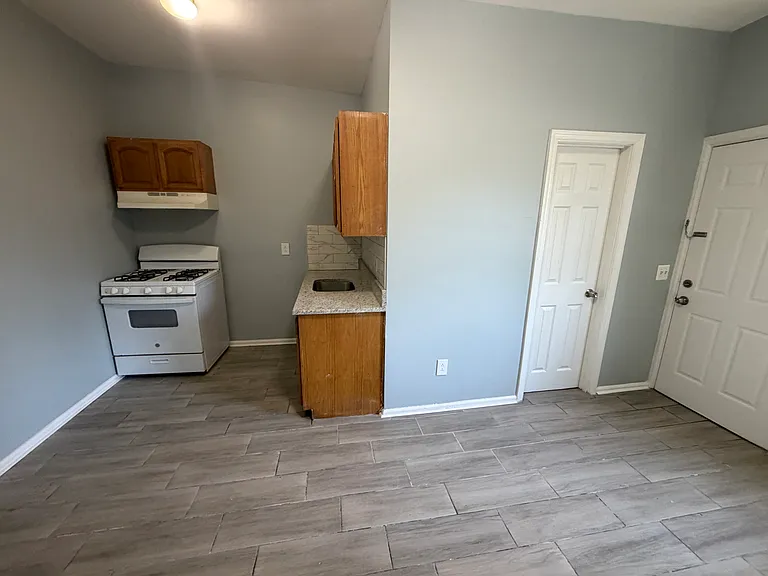 64 Franklin St #1R — Photo 8