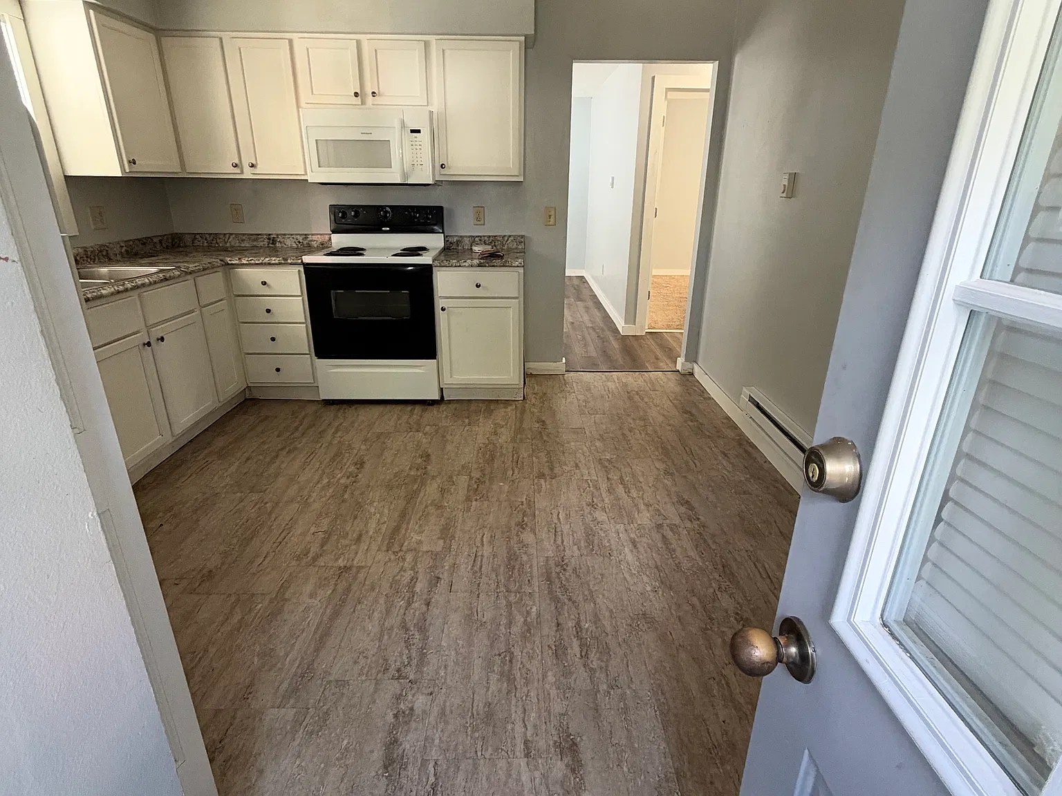 2 bed, 800 sqft, $1,200 — Photo 3