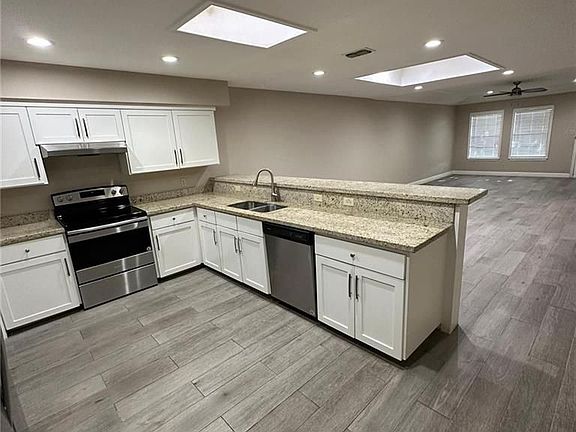 4th image of 301 La Vista Ave #32