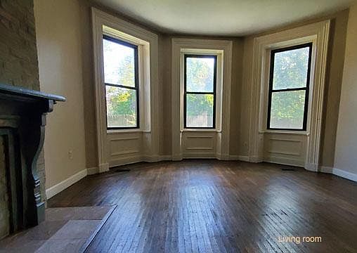 Living room- 15 x 20 ft.