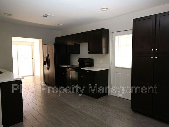 4th image of 905 E Amelia Ave