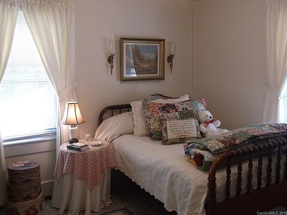 5th image of 125 Carolina Blvd