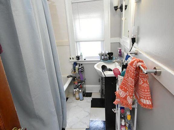 5th image of 36 South St Extension