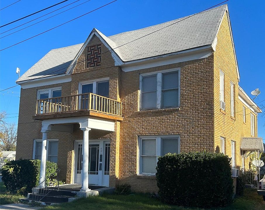 1st image of 406 W Lee St