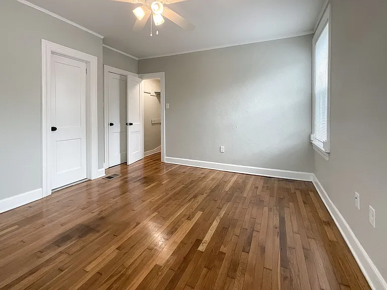 735 E 52nd St — Photo 14