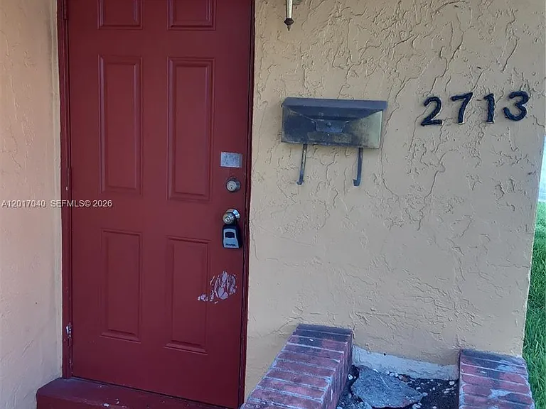 2713 NW 47th Ter #504 — Photo 2