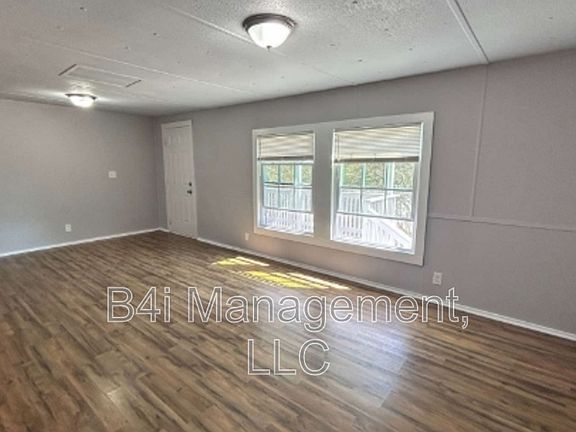 3rd image of 182 Meadowview Ln