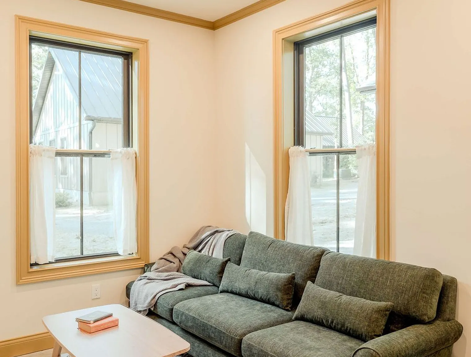 2 bed, 1.0 bath, 527 sqft, $9,435 — Photo 1