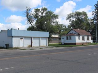 924 6th Ave SE, Jamestown, ND 58401