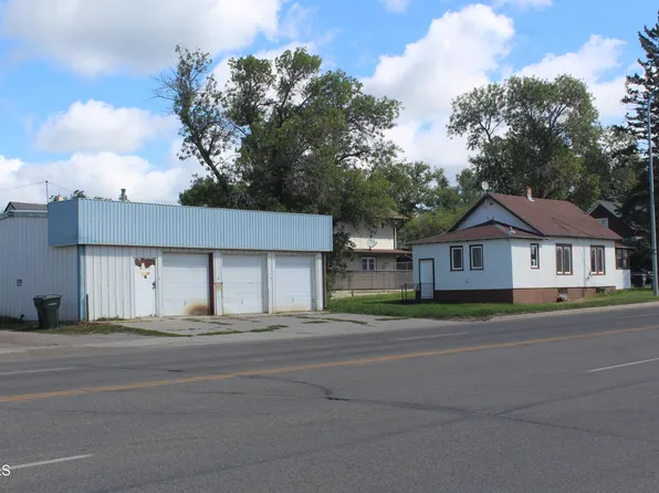 924 6th Ave SE, Jamestown, ND 58401
