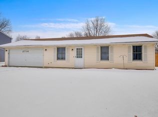 2716 Sandarac Ln, Fort Wayne, IN 46815