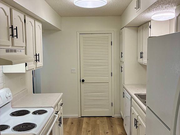 3rd image of 3414 SW Burnett Rd APT B