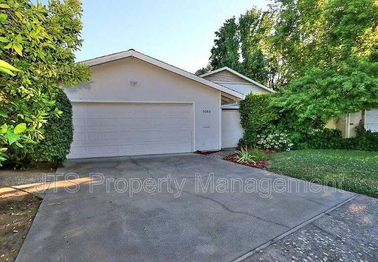 1060 Sand Bar Cir — Photo 2