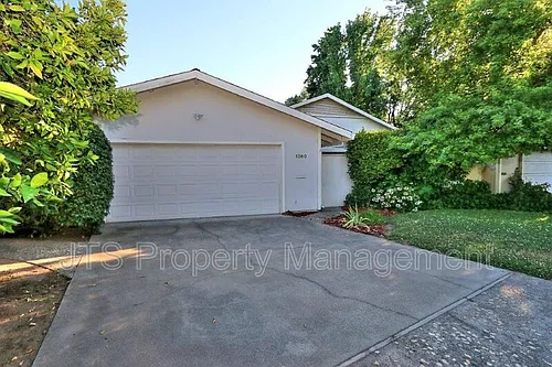 1060 Sand Bar Cir Photo 1