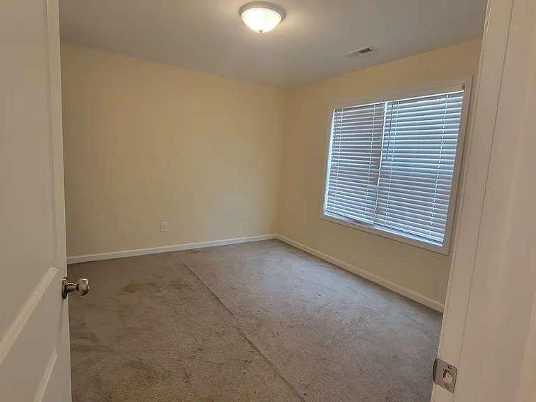 2742 Mayfair Ave — Photo 9