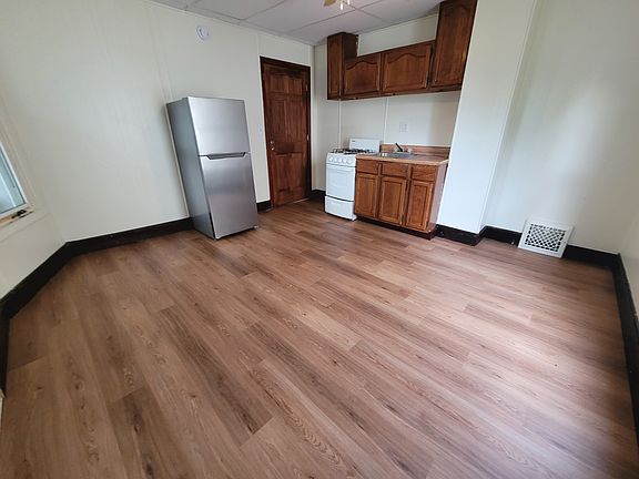 5th image of 358 Maple Ave #5