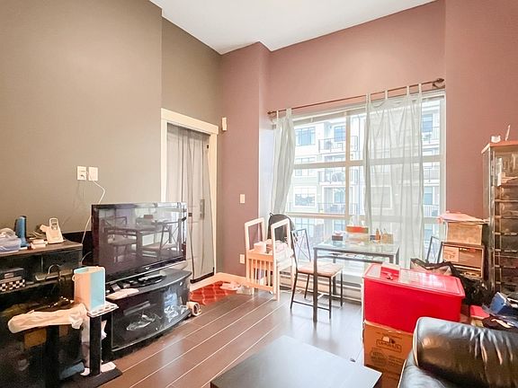 4th image of 827 Roderick Ave #405