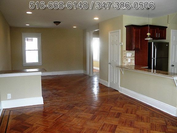 4th image of 10706 122nd St