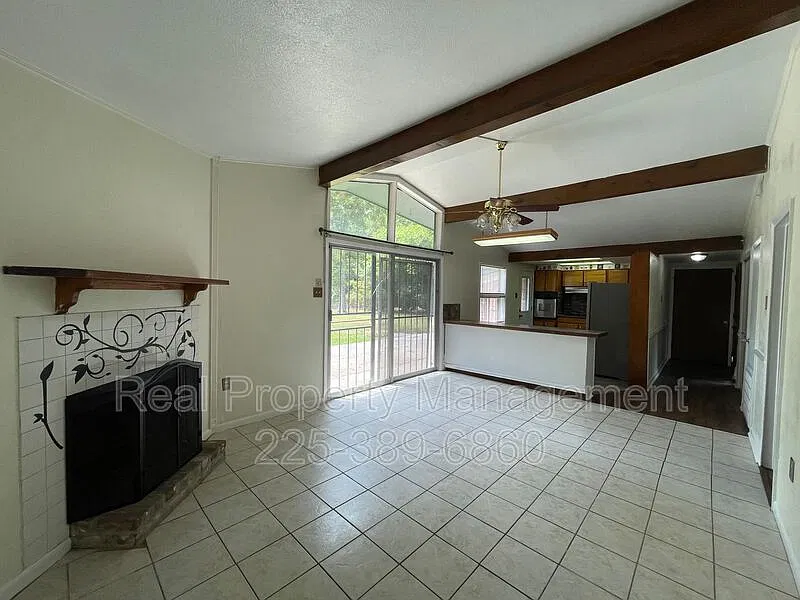 3 bed, 2.0 bath, 1025 sqft, $1,400 — Photo 4