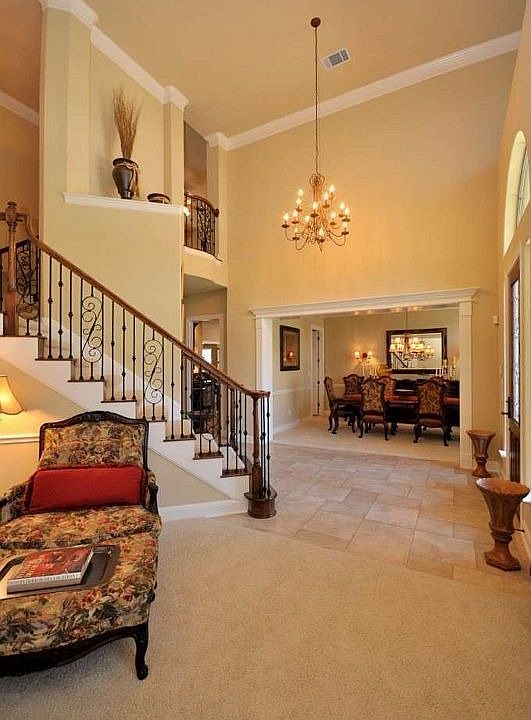 1st image of 7 Fountain Dr