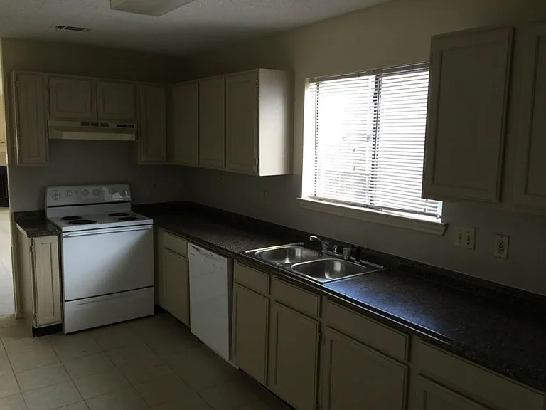 607 Luther Dr #B — Photo 5