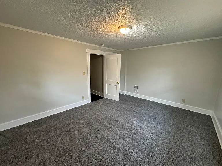 1136-1138 Fairfield Ave — Photo 25