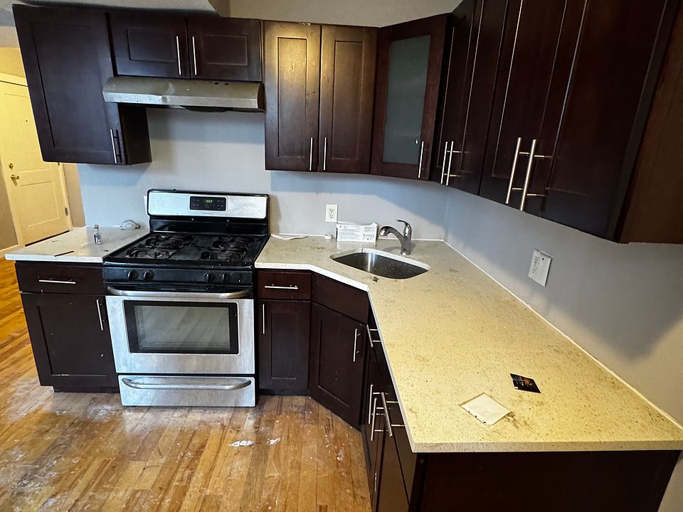 1st image of 283-285 Hawthorne Ave #2