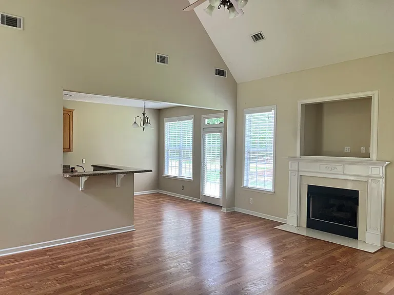 136 Joycliff Cir — Photo 5
