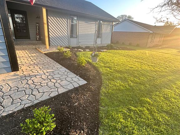 4th image of 615 W Aberdeen Dr