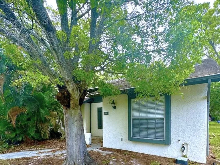 599 Capistrano Ct — Photo 2