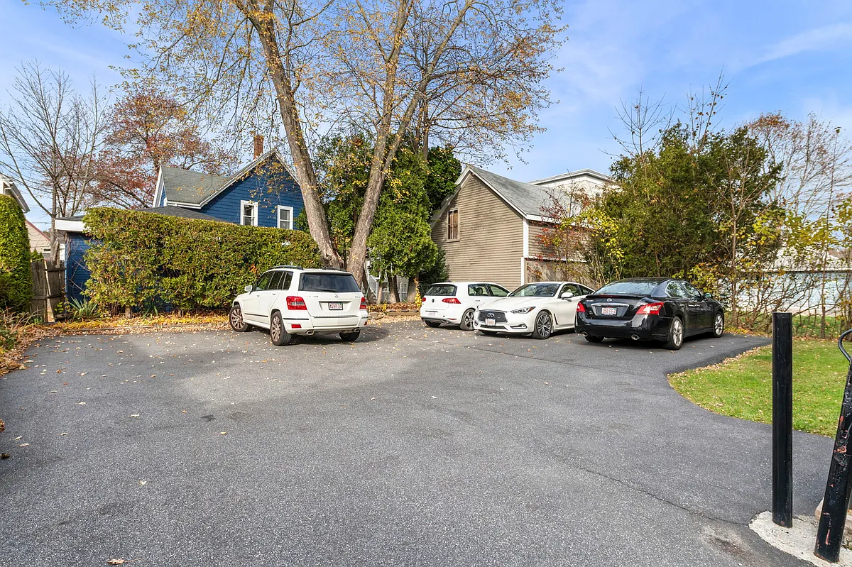 Building Photo - 98 Paradise Rd #1