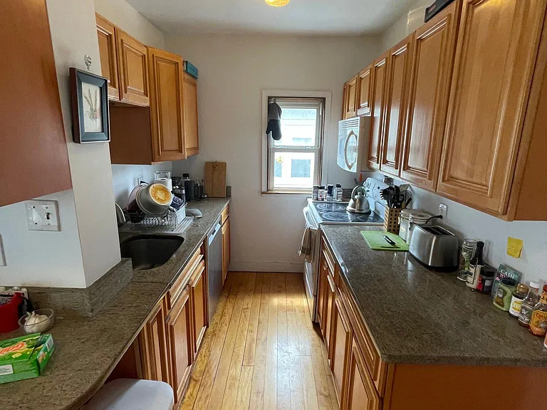 11 Dickson St #2 — Photo 3