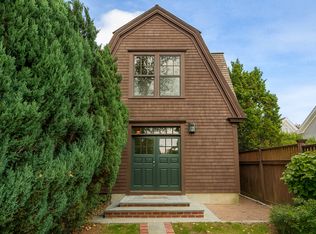 14 Chestnut St, Newport, RI 02840