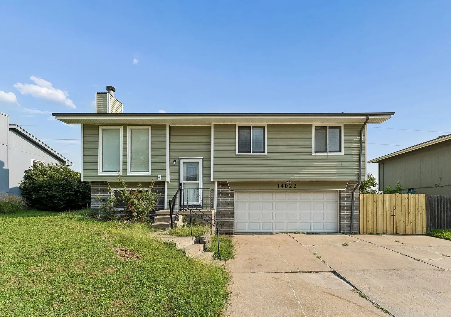 3 bedroom Millard Home! — Photo 1