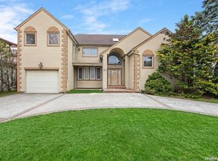 454 Arlington Rd, Cedarhurst, NY 11516