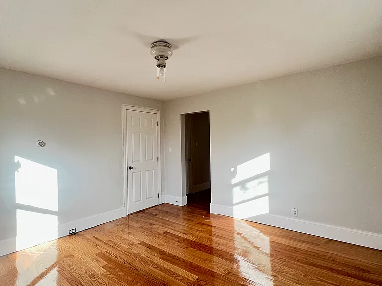 27 Barry St #2R — Photo 14