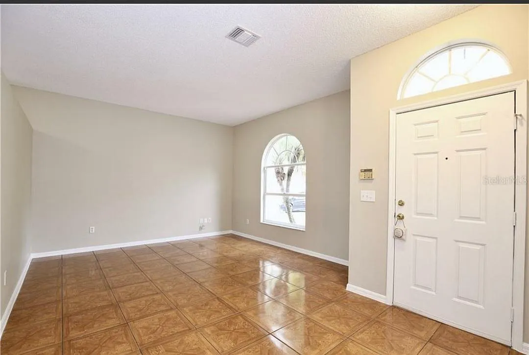 12801 Woodbury Glen Dr — Photo 2