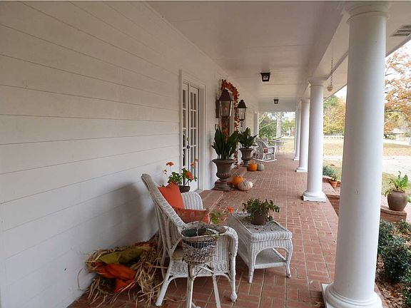 3rd image of 840 W Deerfield Dr