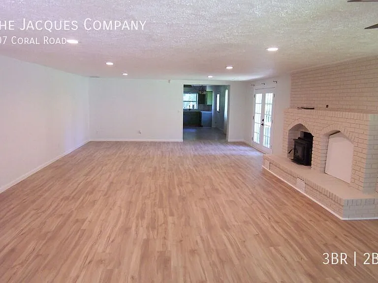 407 Coral Rd — Photo 3