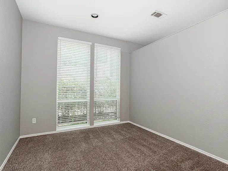 2002 N Fitzhugh Ave #2 — Photo 21
