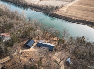2585 River Rd, Mount Sterling, MO 65062