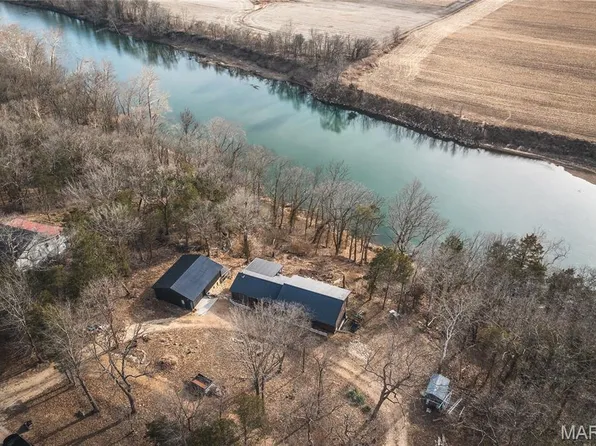 2585 River Rd, Mount Sterling, MO 65062