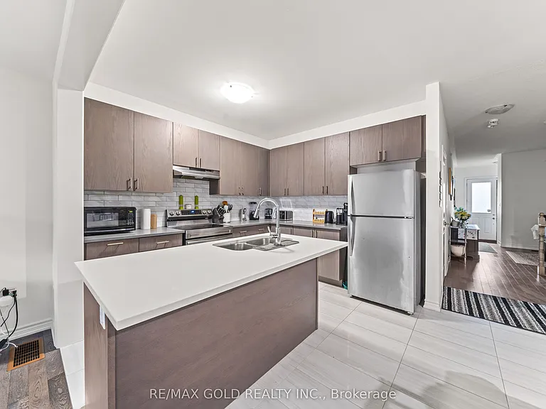 26 Del Grappa St — Photo 11