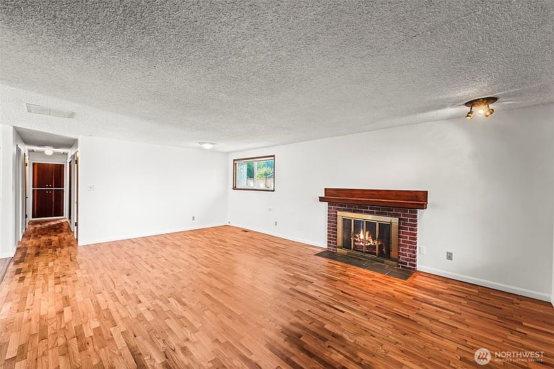4th image of 1309 Lenore Drive
