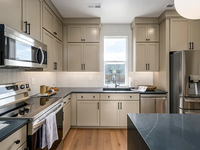 Azure Townhomes Phase I — Photo 22