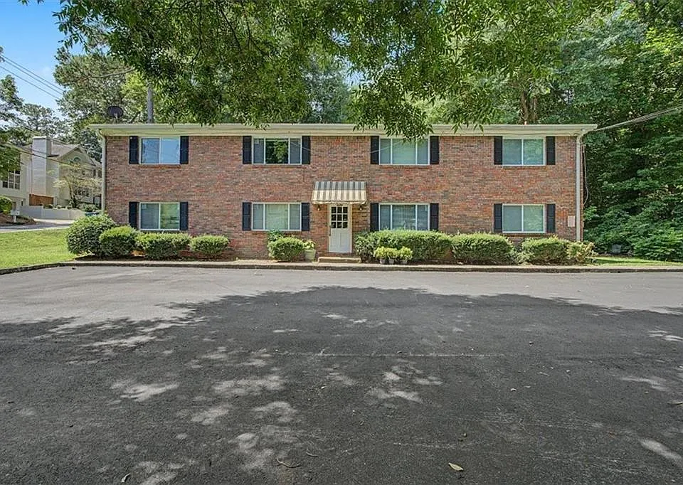 2430 Coosawattee Dr NE