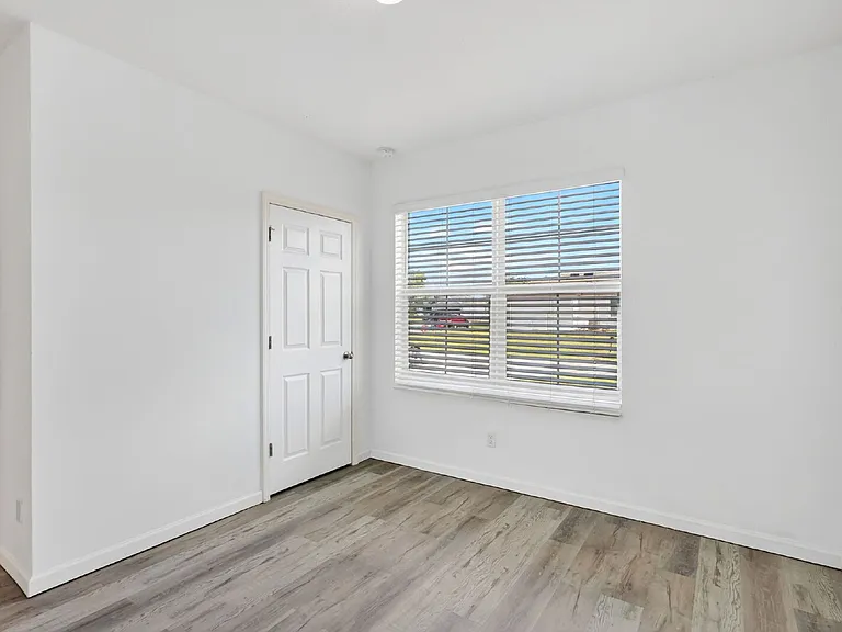 393 SW Tarra Ave — Photo 29